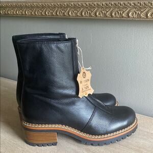 Bertuchi  Black combat zipboots . Size 8